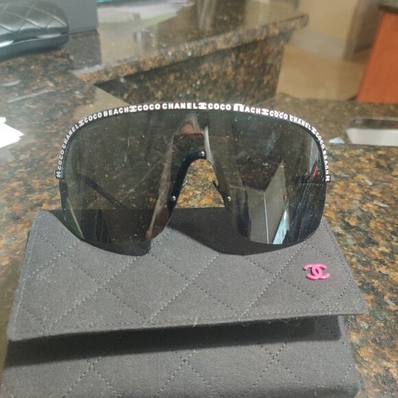 CHANEL coco Beach Shoreline runway  collection sunglasses New with case - Picture 1 of 5